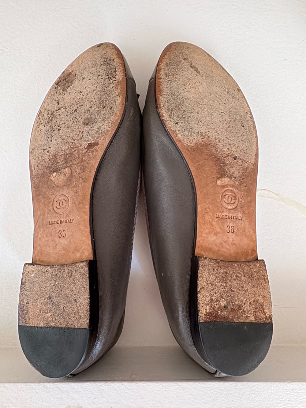 CHANEL Two-Tone Gray Cap-Toe Ballet Flats - Picture 4 of 5